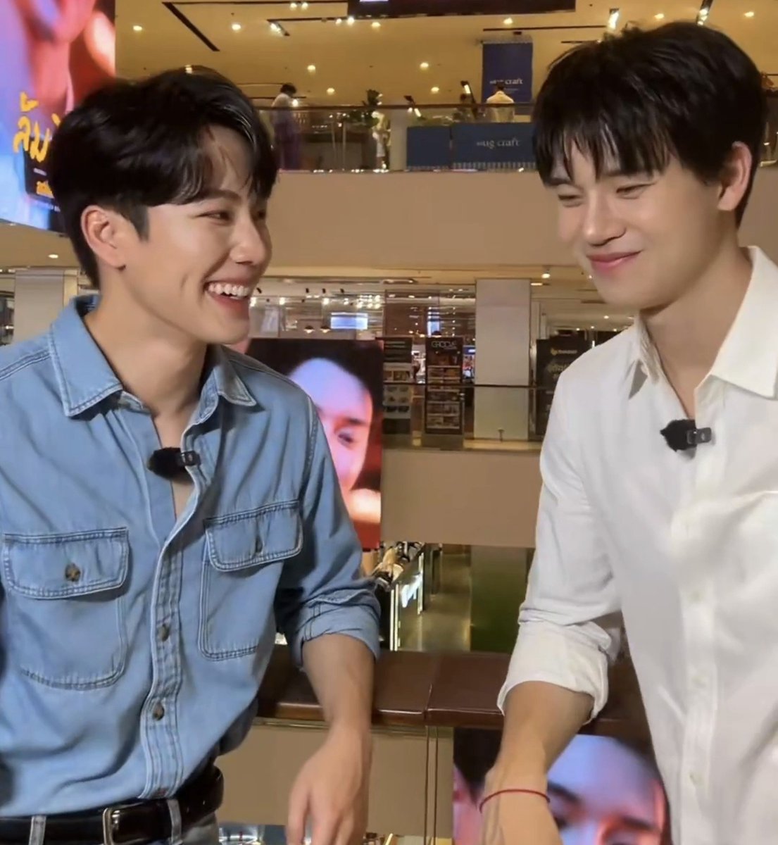 YUYIPPEE's tweet photo. กูล่ะงงจริงๆ ตอนเรียนวิชาเคมีทำไมครูไม่มีหลักสูตรคู่นี้มาสอนวะ เคมีดีๆแบบนี้ไม่ได้อยู่ในหลักสูตรวิชาเคมีได้ไง https://t.co/SUDCl9zBCh