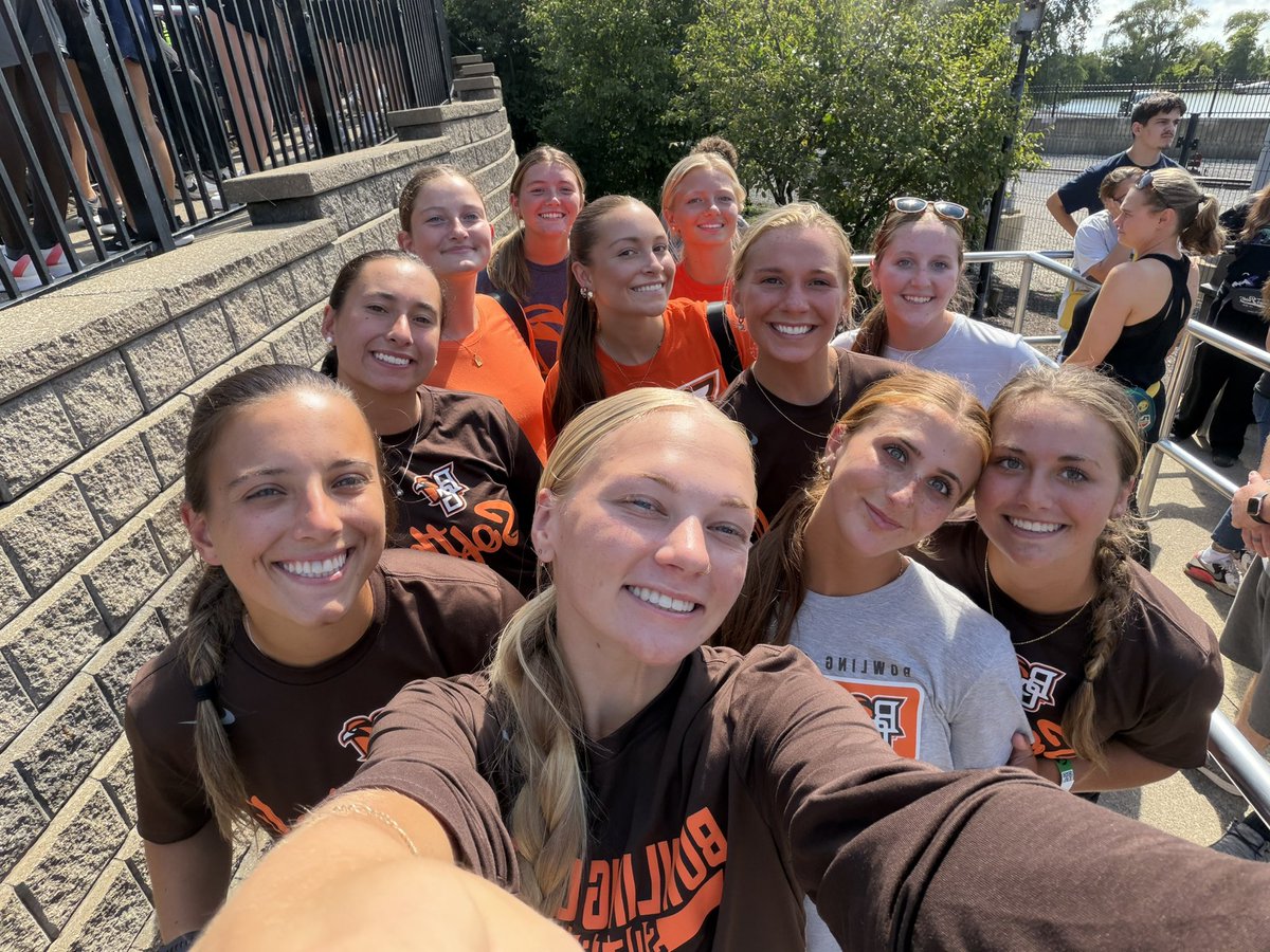 BGSUSoftball's tweet photo. Had a blast spending the day together at Cedar Point!🧡🤎
#AyZiggy #RollAlong https://t.co/dJ8UG9ZG3W