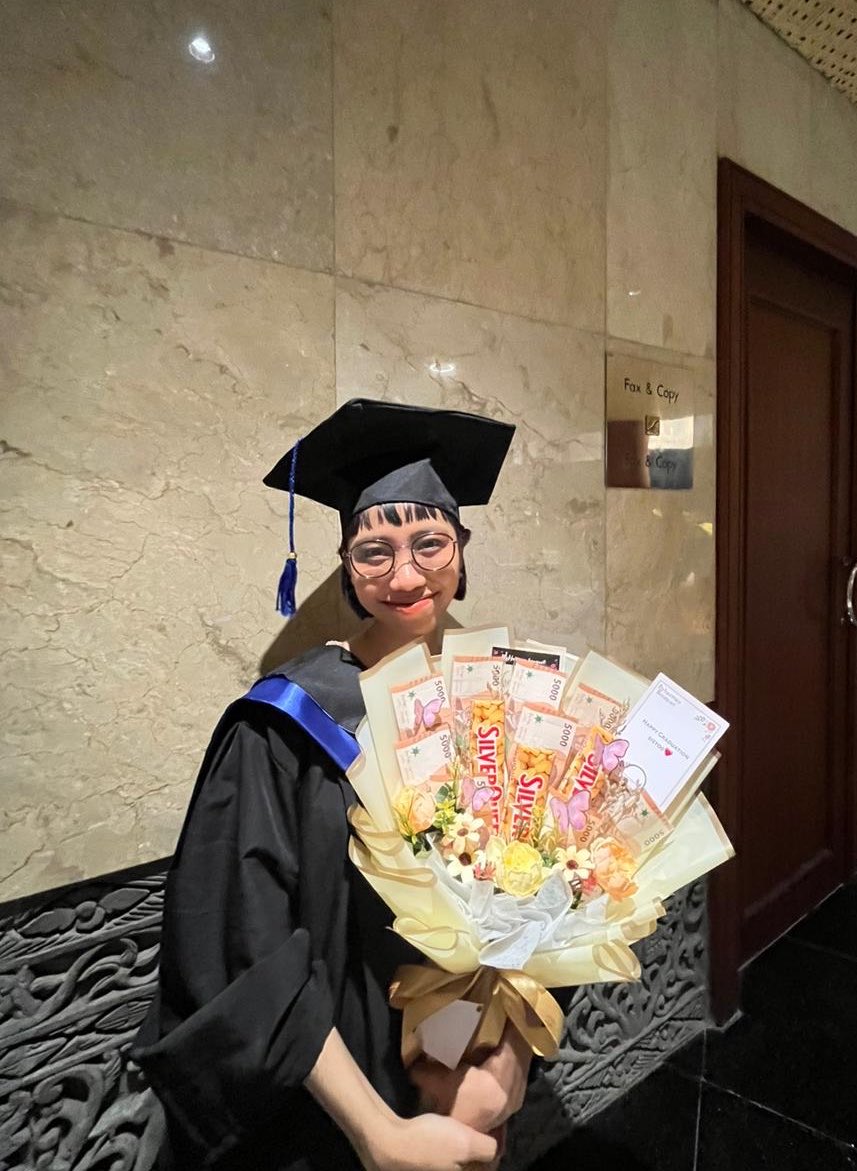 arcanneJ's tweet photo. INI WAKTU WISUDA BENERAN GES

Wkkwkwkwkw
Itu Toga aku sendiriiii, tidak sewa, tidak nyolong wkwkwkwk https://t.co/2LVt0PnubU