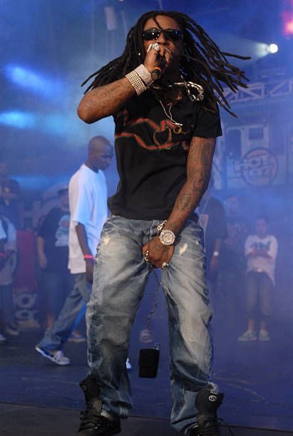 MumbleRapAnon's tweet photo. Lil Wayne performing at Hot 97’s Summer Jam in 2007 https://t.co/ofwPevwcF8
