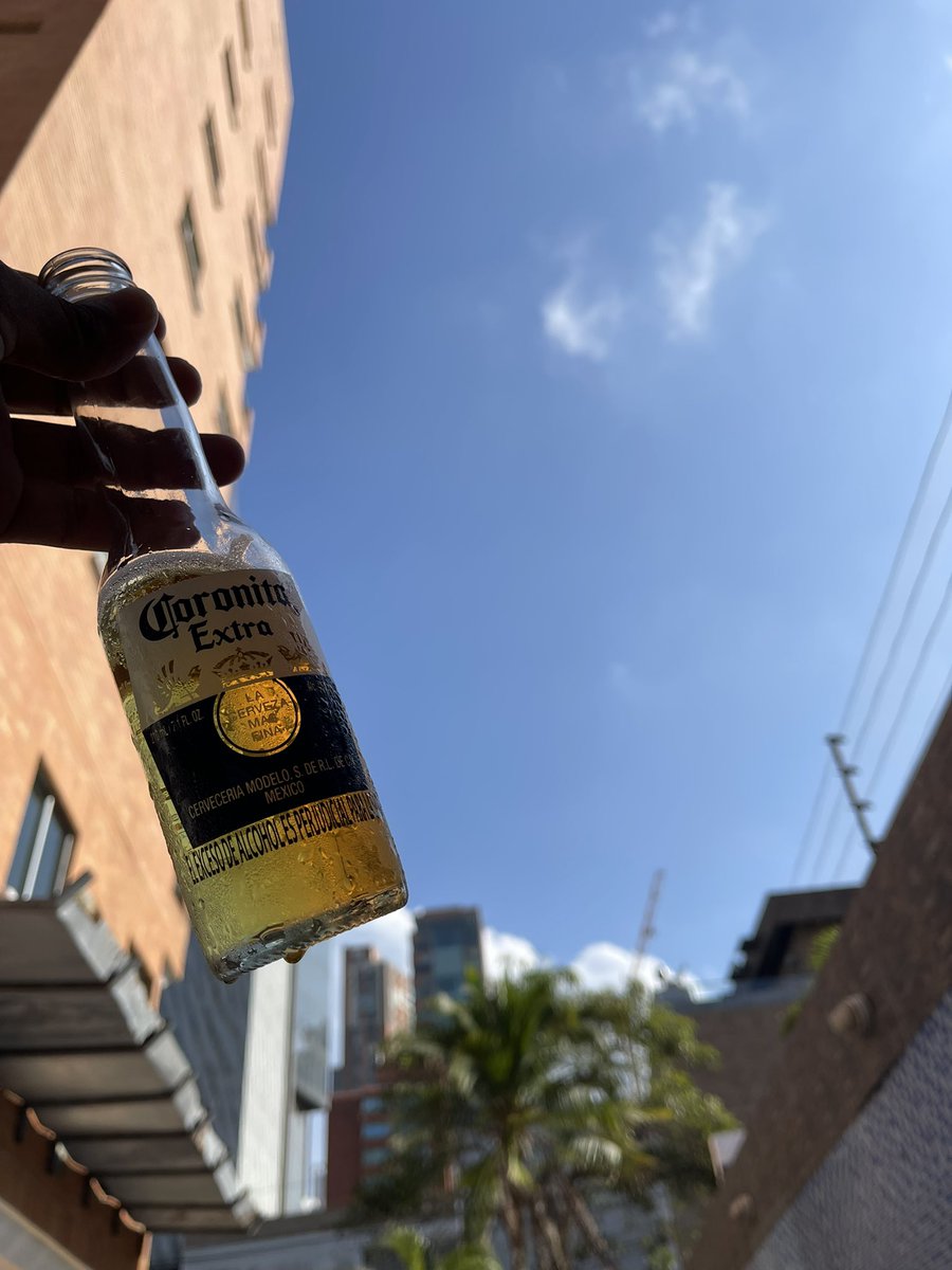 Alej_1121's tweet photo. Así se combate el calor.. https://t.co/ZkWV1V7tQY