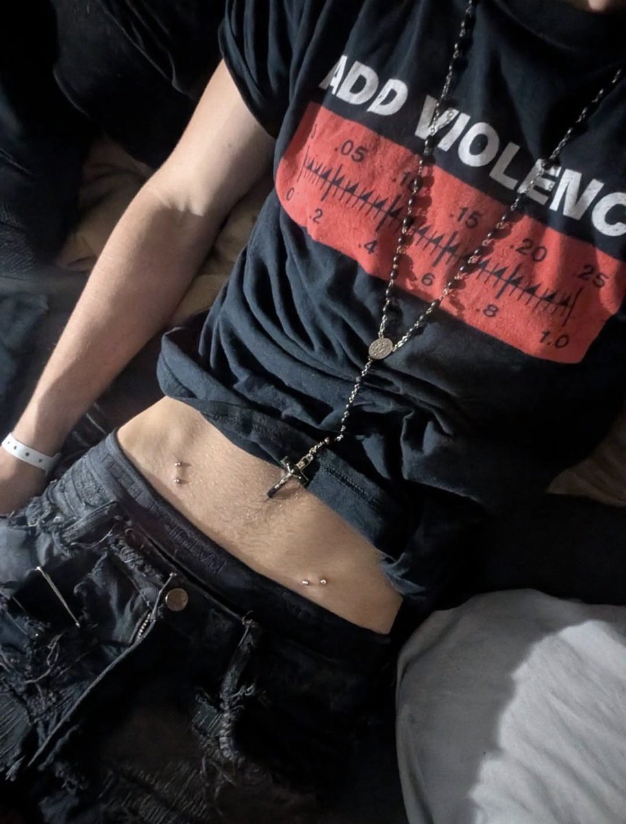 linseraphim's tweet photo. gothviolence https://t.co/I2y5kaHzth