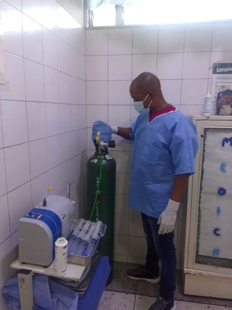 LAR_2025's tweet photo. En Sala de Rehabilitación Integral perteneciente al ASIC Casa Sindical el licenciado Yordanys Martínez se desempeña en el Departamento de Ozonoterapia, brindando su atención a pacientes que ameritan dicho tratamiento.
#CubaCoopera
#CubaPorLaVida ✍️🇨🇺 https://t.co/rrGOGxCurj