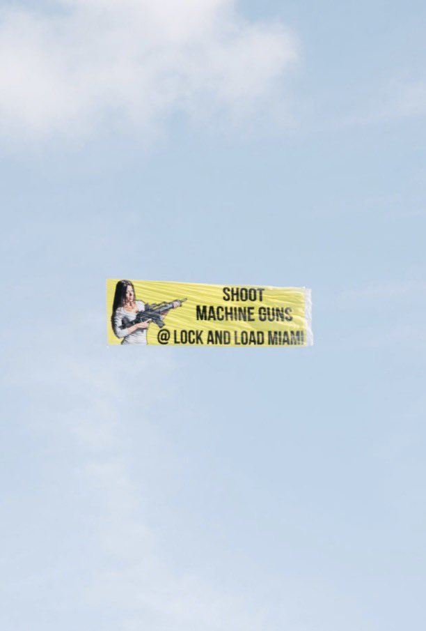 jazzanchovy's tweet photo. Airplane banner ads at the beach in New York vs Miami https://t.co/pflmx9mSvK