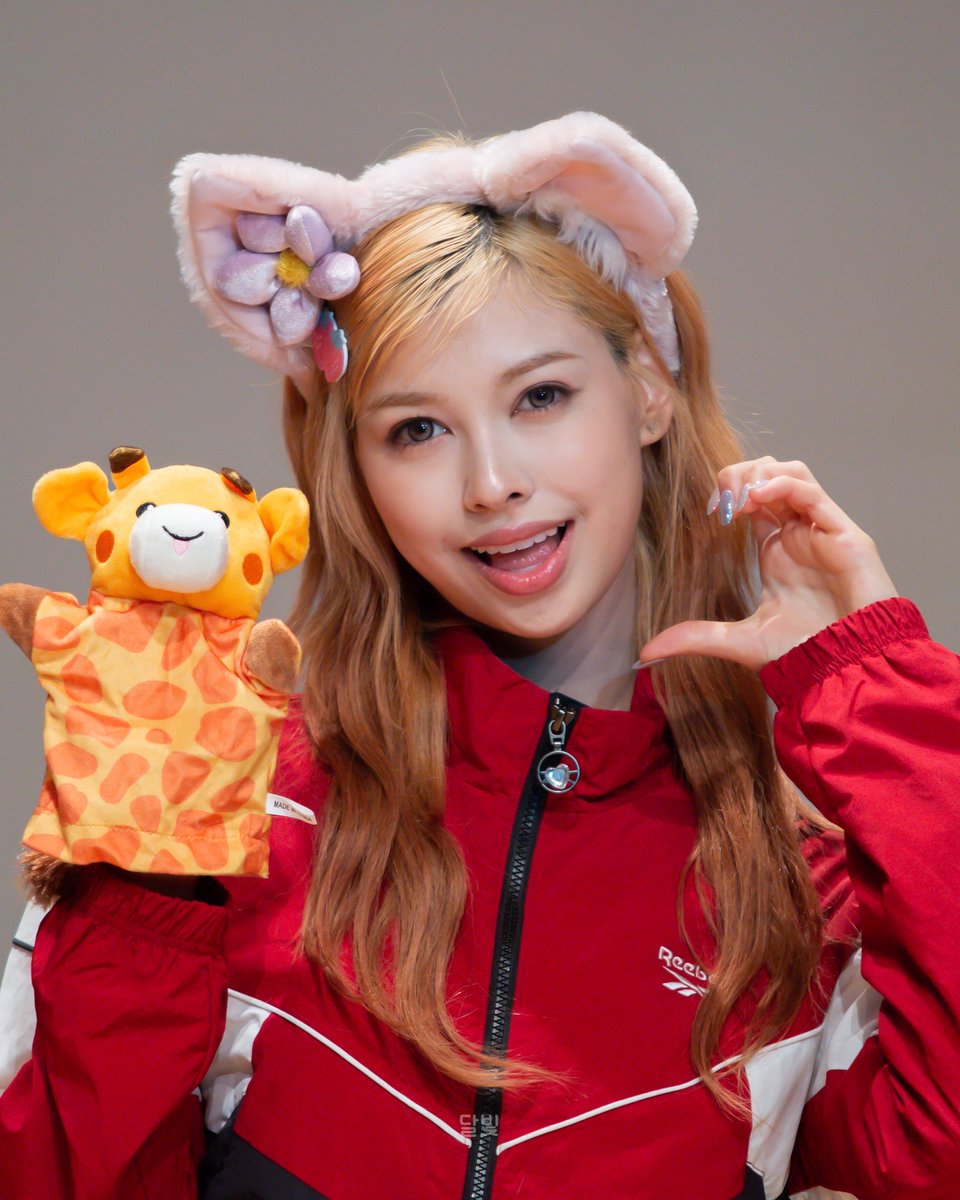 byeol_0813's tweet photo. 260905 애플뮤직

#AtHeart #앳하트
#MICHI #미치 https://t.co/VZ9VTfMOaa