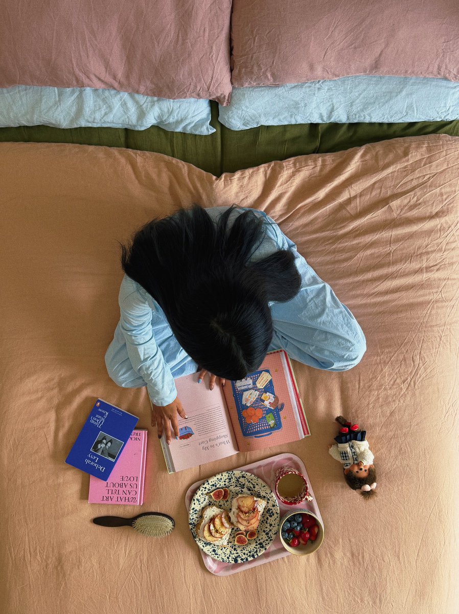 tashteshtish's tweet photo. from my bed https://t.co/8h9Zledn2p
