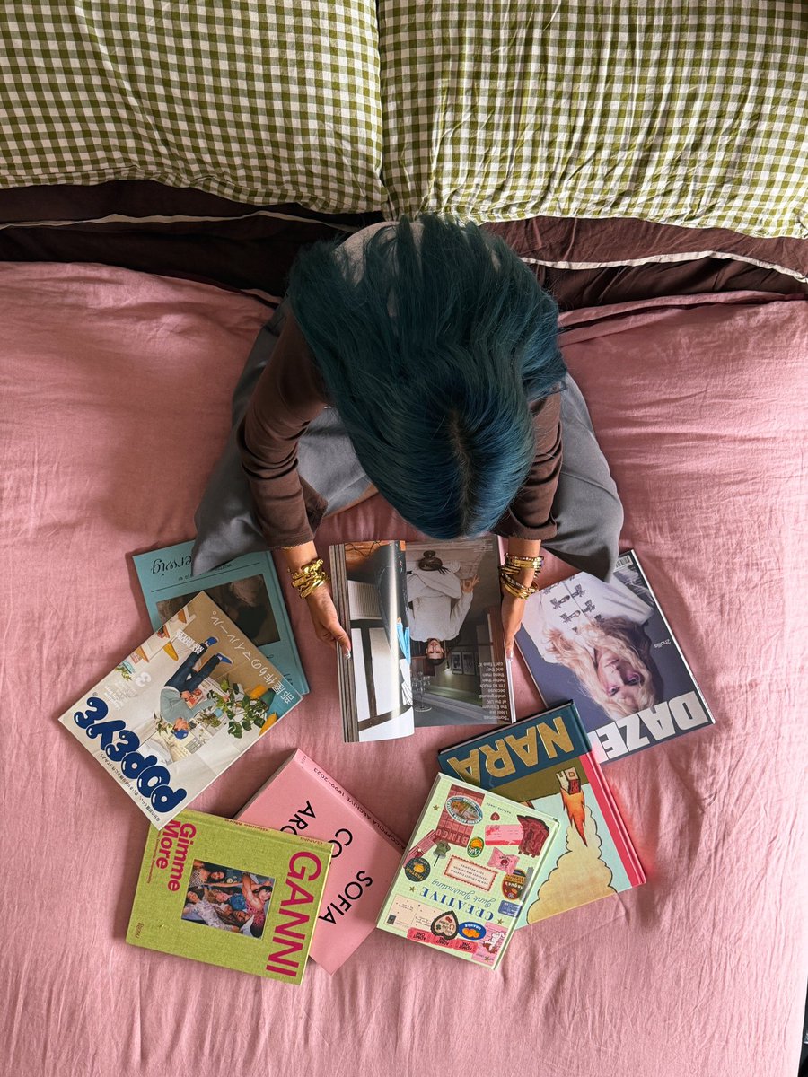 tashteshtish's tweet photo. from my bed https://t.co/8h9Zledn2p