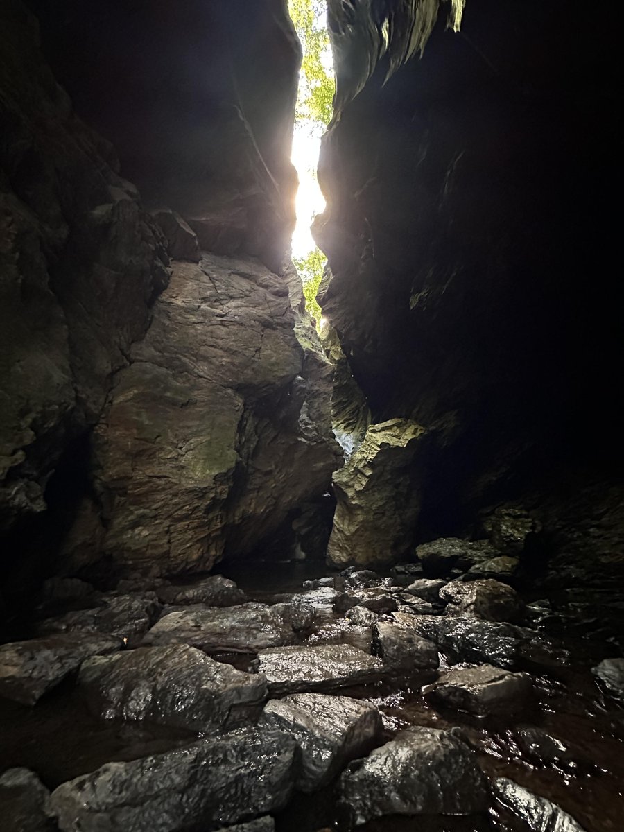 Zephyrine23's tweet photo. Exploring New York’s Antelope Canyon on foot,breathing in the fresh air and enjoying every moment. https://t.co/Kic0bTBdZC