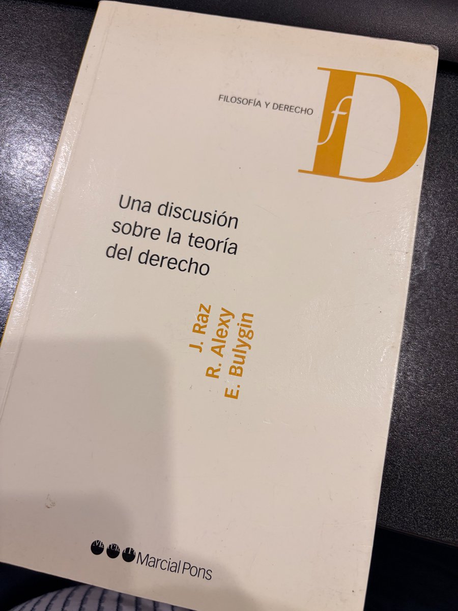 Ro27Ag's tweet photo. Lamento profundamente la partida de Robert Alexy, una de las mentes más lúcidas de la filosofía jurídica contemporánea. Su obra redefinió el constitucionalismo moderno al concebir los derechos fundamentales como mandatos de optimización. 1/4 https://t.co/O83a9gKxUP