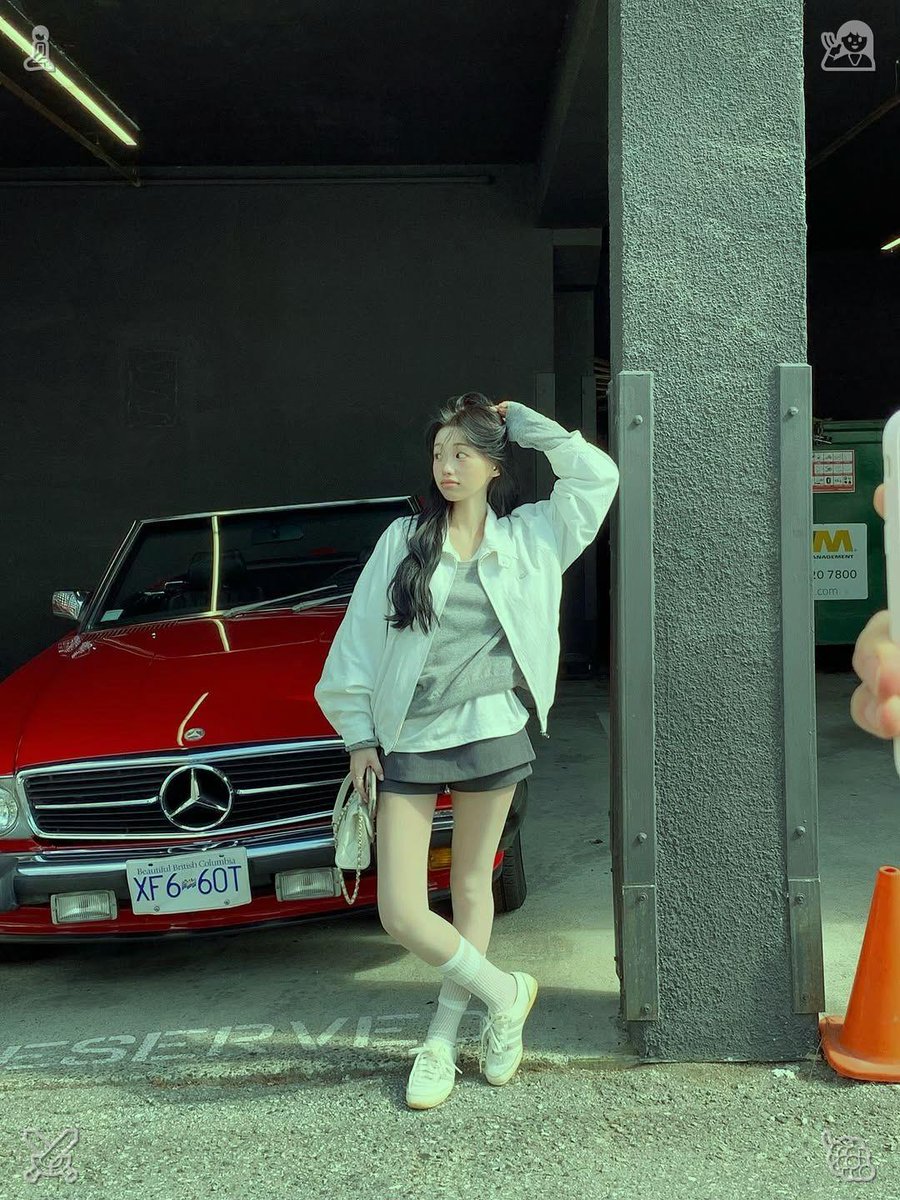 BaharUlu13's tweet photo. 🌯Playing badminton with my girlfriend, ball checked. Clara was completely unfamiliar with the Lotus Order, yet just hearing its name made her shiver. She couldn't help but question whether they were responsible for the gift shop break-in, or if they might be monitoring the muse https://t.co/6mJ2fI590H