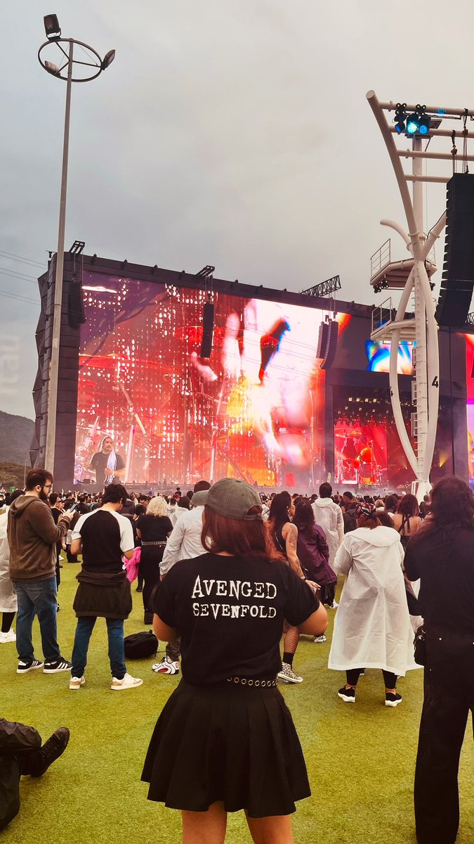spidershadows's tweet photo. #rockinrio26 🎸🦇 https://t.co/ivfwQeGK8o
