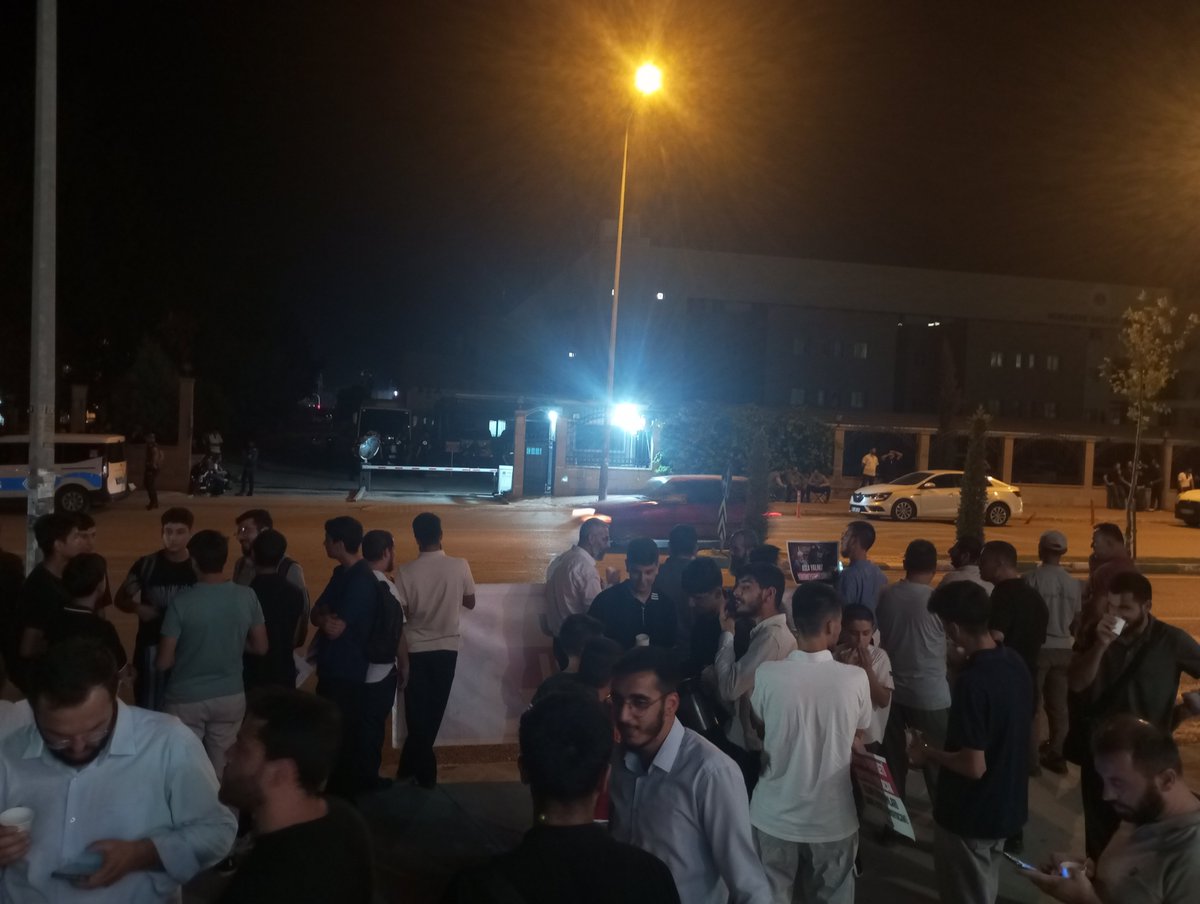 Sayar8001's tweet photo. Suçlu Olsaydık Meydanlarda Olmazdık! 

28Şubat DevamEdiyor
#OsmaniyeEmniyeti
Açıklamaya SafakBaskını
IfadeHürriyetine Darbe https://t.co/E5pOwH2l2a