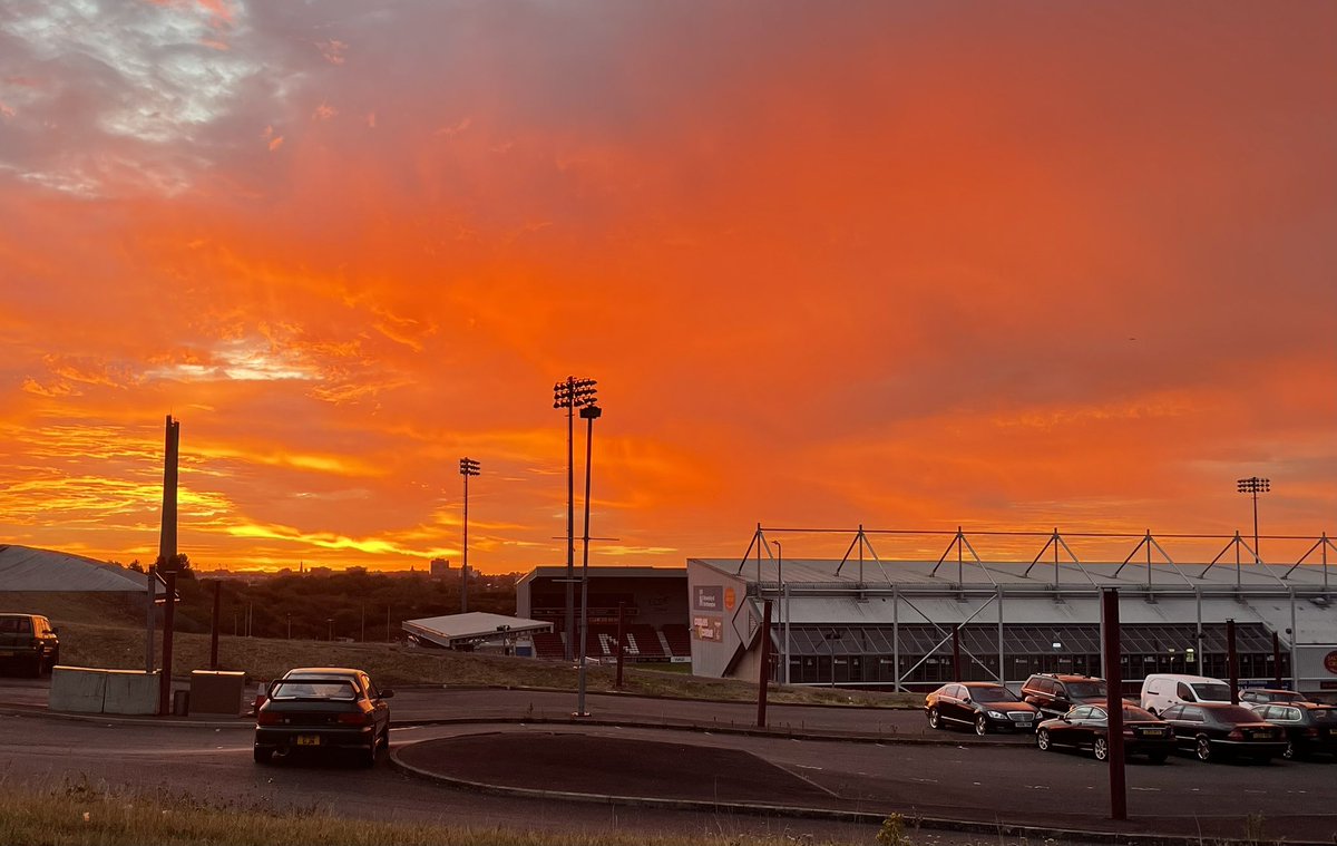 RobLucas7's tweet photo. @ntfc what a beautiful sunrise early Sunday morning https://t.co/cwD6O6W8d2