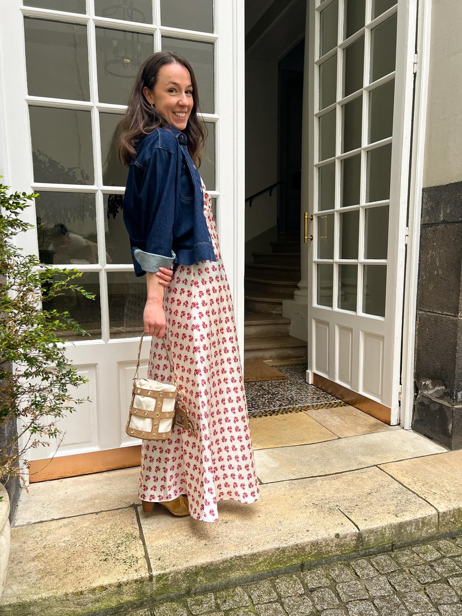 BazoBuuu's tweet photo. Des fleurs, du soleil et une touche de denim : le printemps s’installe. https://t.co/J22MzHCFTp