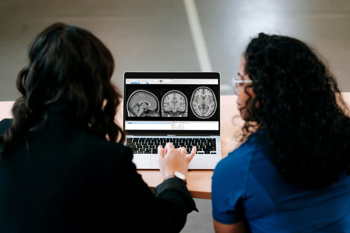 VersatilePhD's tweet photo. Neuroscience PhDs: Flagship Pioneering, Ōura, and Anthropic aren't lowering the bar for a PhD, they're hiring one.
 
Plentiful open roles, apply now in this week's PhD Pivot 👉  https://t.co/iOcfGJgl7J

#PhD #AcademicJobs #Neuroscience https://t.co/3qjuPgmf89