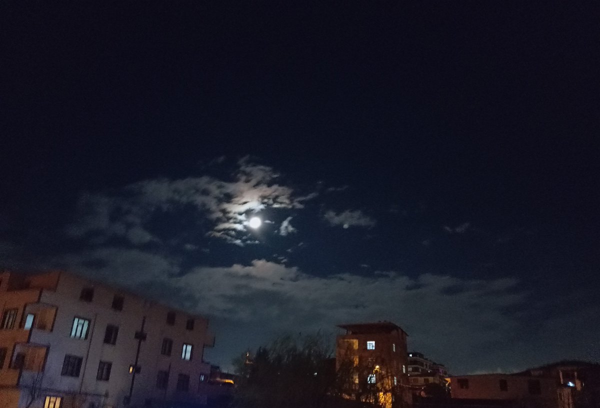 panterizm's tweet photo. önce sen, sonra ben kaydık yıldız gibi gökyüzünden https://t.co/oq3huZqanr