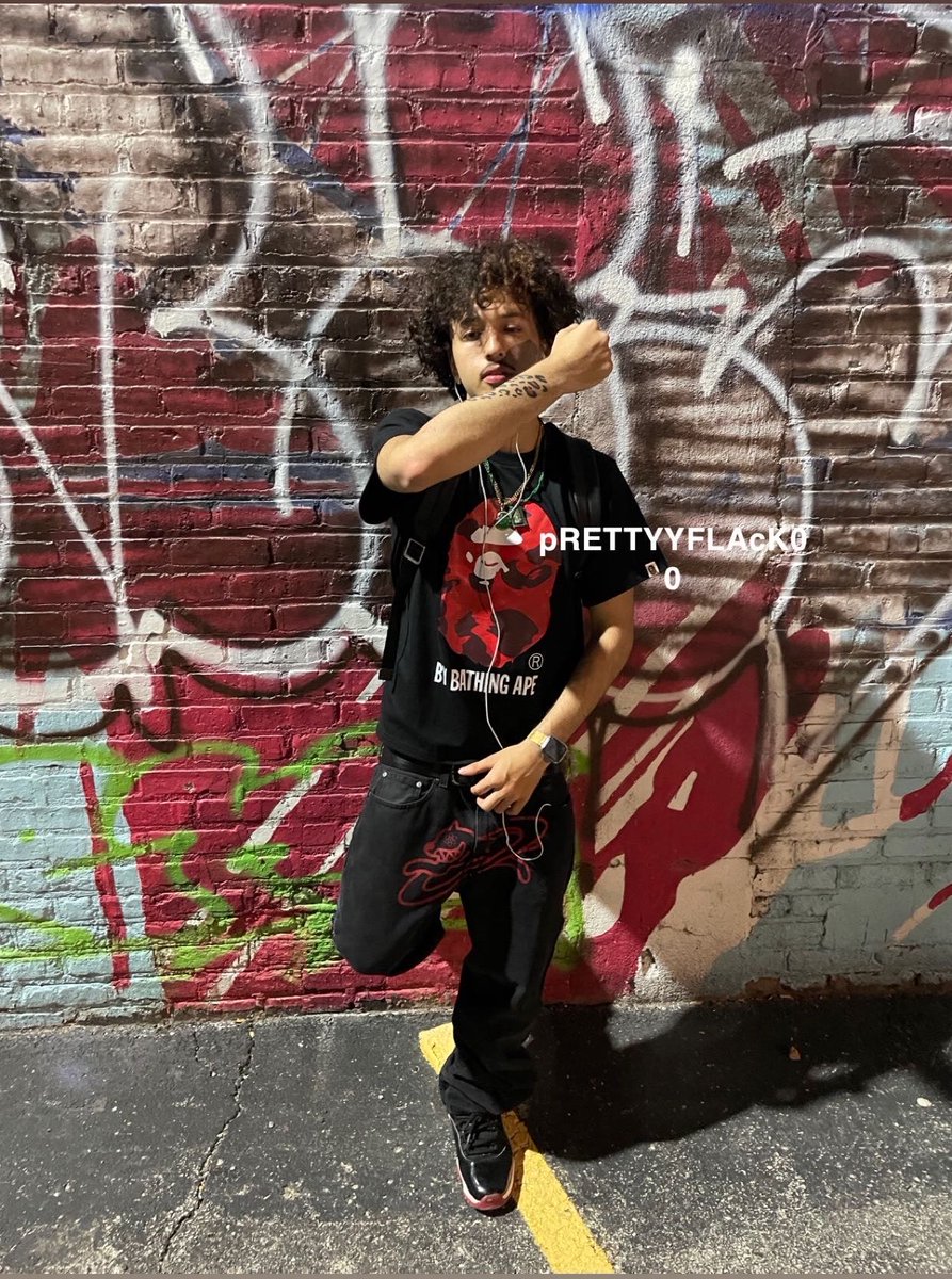 pRETTYYFlAcK00's tweet photo. Who fw curly heads in Chicago 
#chicago #latino #nsfw #curlyhead https://t.co/Gf7WWq5A7a
