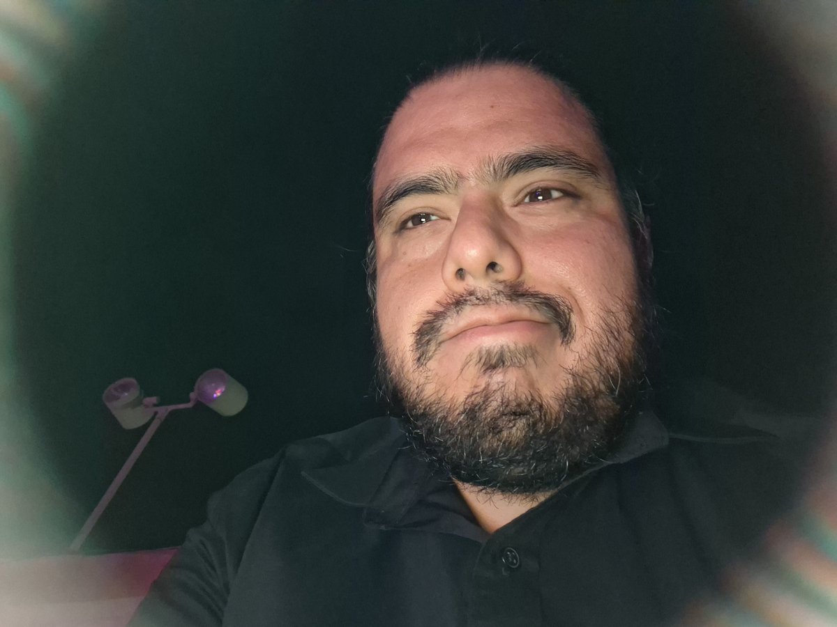 geraivan86's tweet photo. El sábado casi trepado en la lámpara durante el concierto de Kinky/Fobia 😅😅 https://t.co/LptKEzmwry
