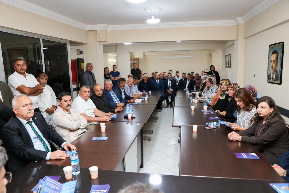 avabdullahguler's tweet photo. Sivas Milletvekilimiz Hakan Aksu, İstanbul Milletvekilimiz İsmail Erdem ve İl Başkanımız Yusuf Tanrıverdi ile birlikte AK Parti Suşehri İlçe Başkanlığı'mızı ziyaret ederek teşkilat mensuplarımızla teşkilat çalışmalarımıza dair istişarelerde ve değerlendirmelerde bulunduk.

Misafirperverlikleri için İlçe Başkanımız Mustafa Uğurlu ve teşkilat mensuplarımıza teşekkür ediyor, çalışmalarında kolaylıklar diliyorum.