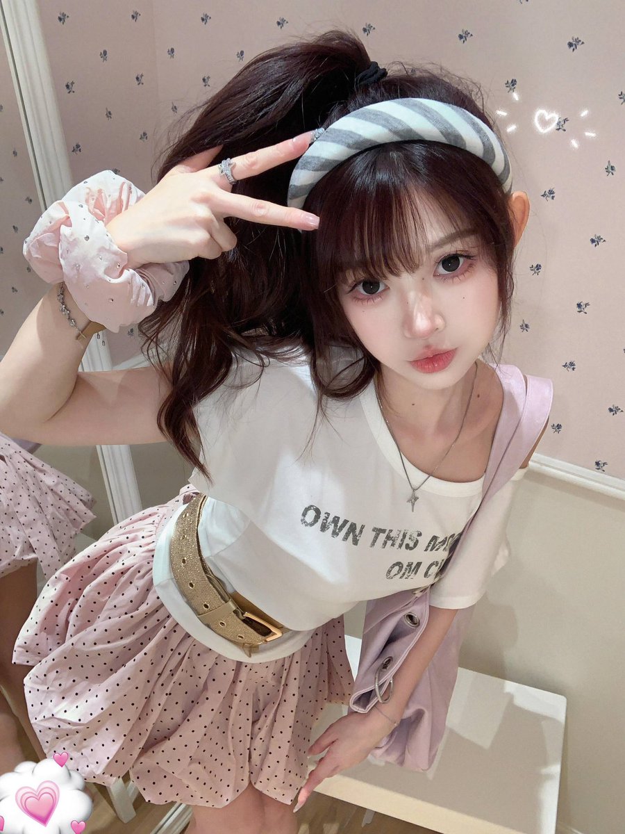 23548ee7986f481's tweet photo. 开始上供哦！！

有人想锐评一下老师自己的福吗？

赶紧看，我要删了 https://t.co/HcX6PAI0Wp