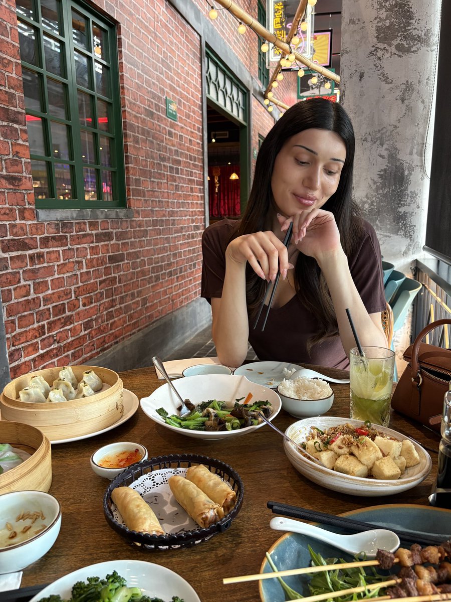 thedollsiren's tweet photo. would u eat chinese food with me? 🥢 #syd #melb #chinesefood https://t.co/yvGVZwfpIt