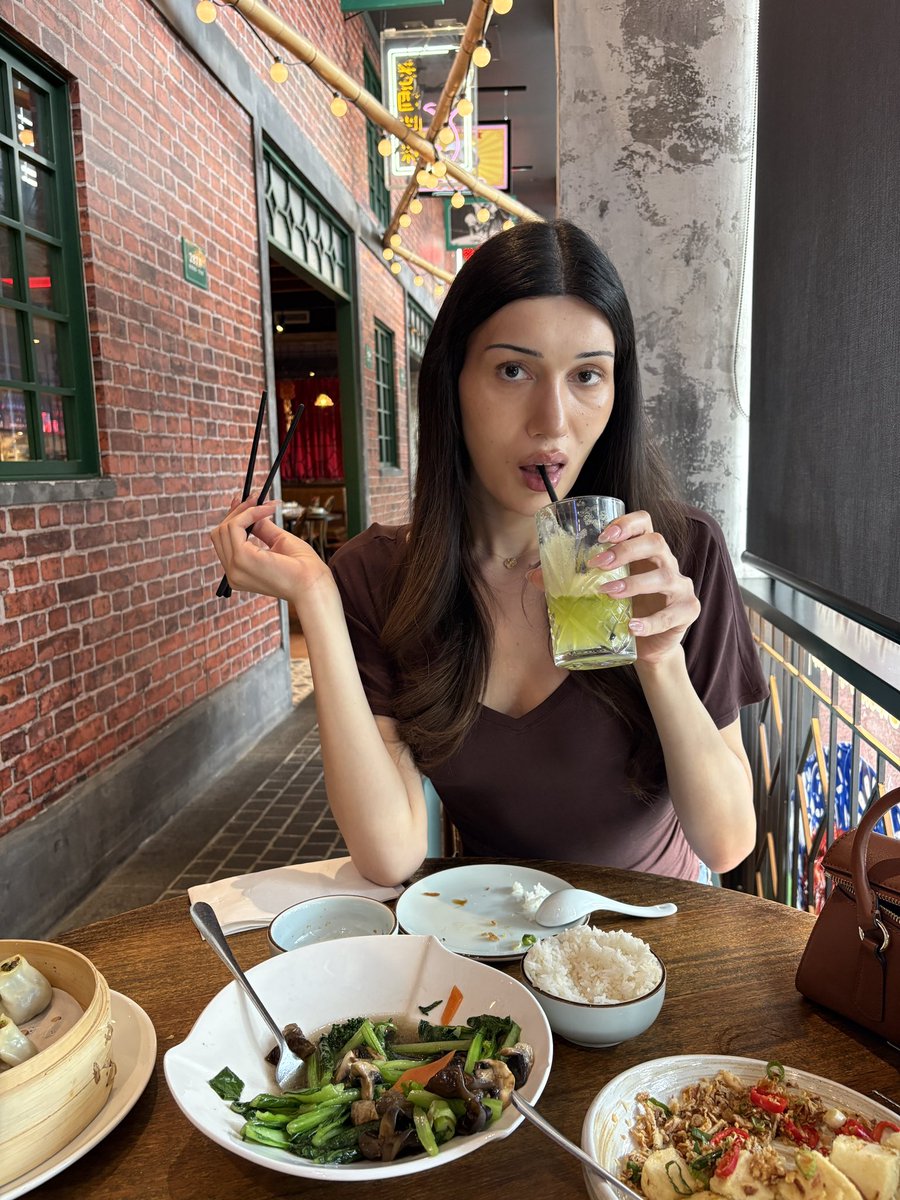 thedollsiren's tweet photo. would u eat chinese food with me? 🥢 #syd #melb #chinesefood https://t.co/yvGVZwfpIt