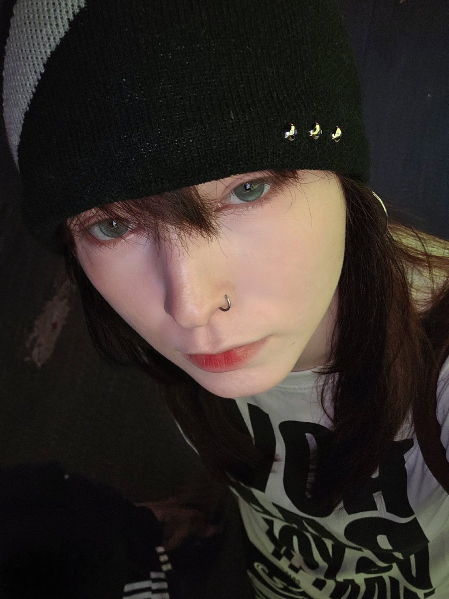 woyanzz's tweet photo. 中国女生们，难道我找个女朋友就这么难吗？我真是想不通

#女同 #wlw #les https://t.co/AlM4oUh4Pn