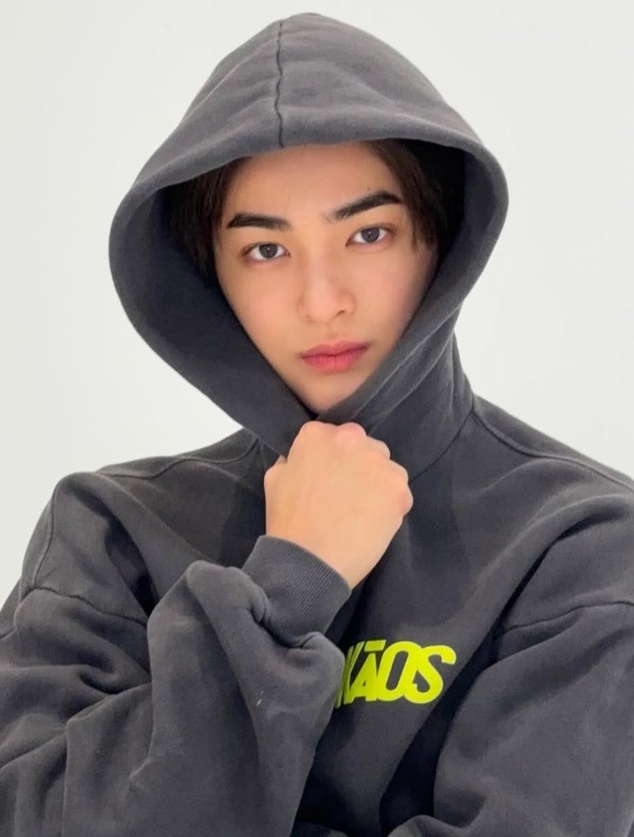 ddkeonhoo's tweet photo. i love this genre of keonho SOOOO MUCH! 😭🖤 https://t.co/L1JNdYYyqo
