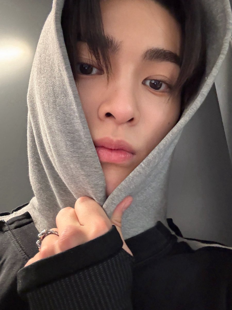 ddkeonhoo's tweet photo. i love this genre of keonho SOOOO MUCH! 😭🖤 https://t.co/L1JNdYYyqo
