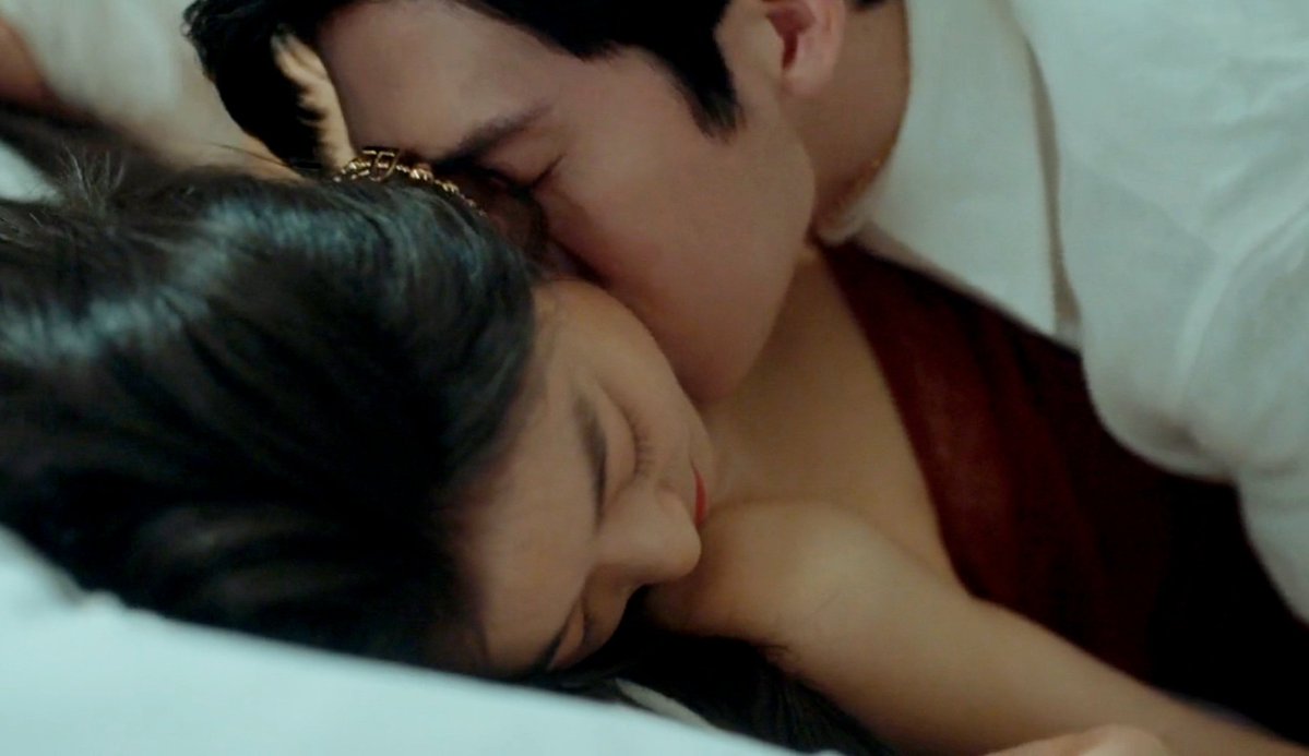 evelynstheo's tweet photo. i love how natural and comfortable all their intimate scenes look together, never any unease or awkwardness. they just make me blush with that tender yet hot chemistry. thanking the casting director who gave us jing boran and sun qian's INSANE pairing 

#theearlyspring https://t.co/ASlBtRR6AV