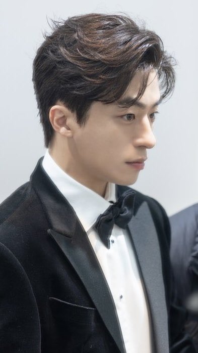 7n7yhwan's tweet photo. 구교환의 옆태를 사랑함 https://t.co/pSNkD4wCtT