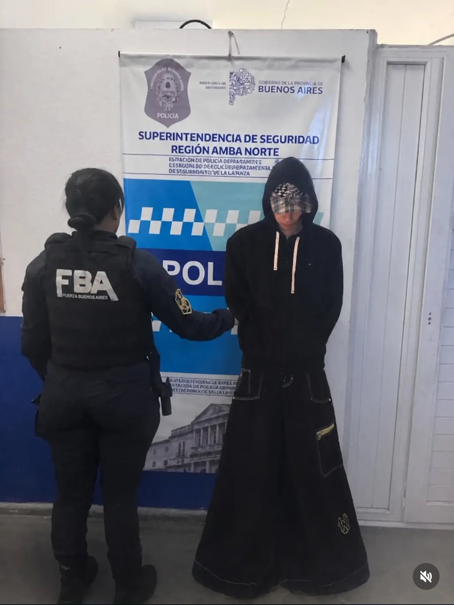 JhonnyWhite69's tweet photo. Some random guy in Argentina js got arrested for having hard ass fits 😫😭 https://t.co/qLGNF27y6f