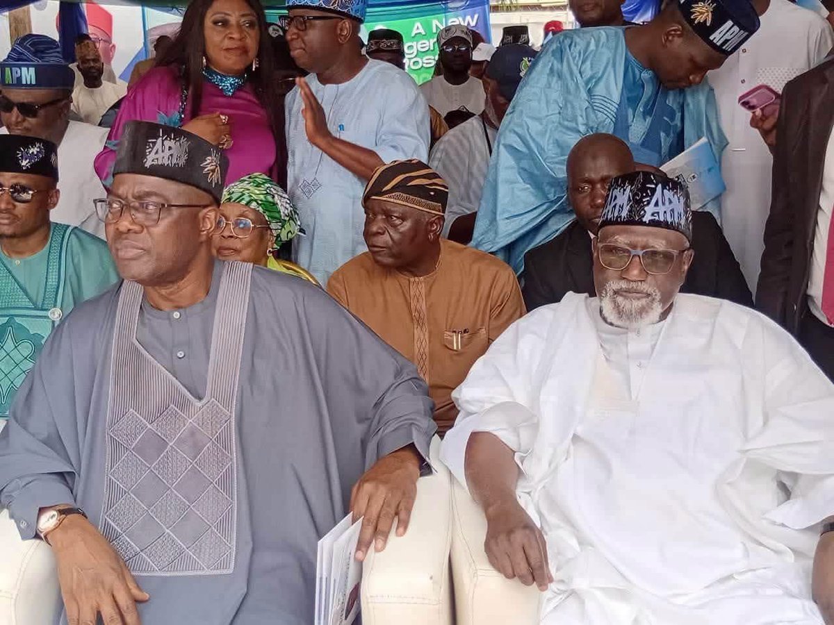 DurojaiyeSegun's tweet photo. That is Olagunsoye Oyinlola behind Seyi Makinde. He is one of Daddy Obasanjo’s boys who governed Osun State from 2007 to 2011.

Today, Peter Obi showed up at Seyi Makinde’s presidential campaign flag-off in Abuja.

This is one thing I see as an OBJ theory, and from my insider in Obasanjo's camp, a strategy to push Atiku out of the race and lock in Oyo and Osun States for Peter Obi. Lagos State is also already a sealed vote, based on the outcome of the last presidential election.

All the South-East states are already in the bag. The North-Central and Middle Belt are also in.

The core North, including Kano and Southern Kaduna, is sealed.

All the South-South states are also in the bag, Wike would always move like a Yaba left patient but would be disgraced.

Tinubu is only left with Ogun and Ekiti States from the West, Katsina, Borno, and a minority northern State.

This time, he is only winning one out of the Kardashian states, which is just Katsina, and only for 50 percent votes while Atiku and Obi take the rest. 

Peter Obi would probably be declared the winner before 5 p.m. on the same day.