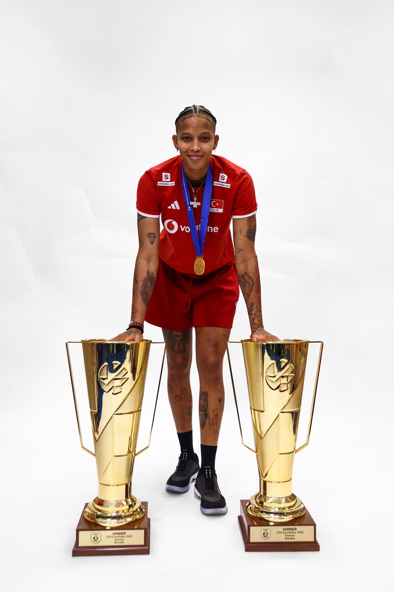TVForgtr's tweet photo. BACK2BACK ✌🏻🏆 https://t.co/hqJH4E5ahN