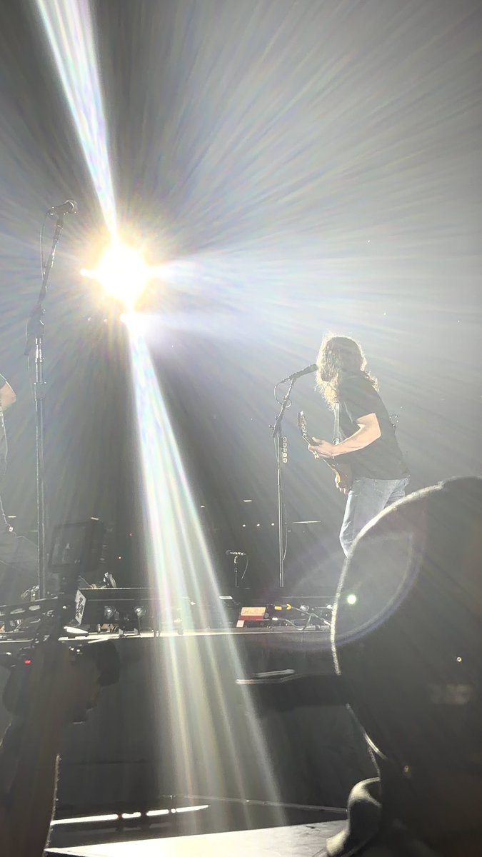 jetstargf's tweet photo. ray toro shot by ray girl jones at #MCRPHOENIX https://t.co/mp3RcBPdly