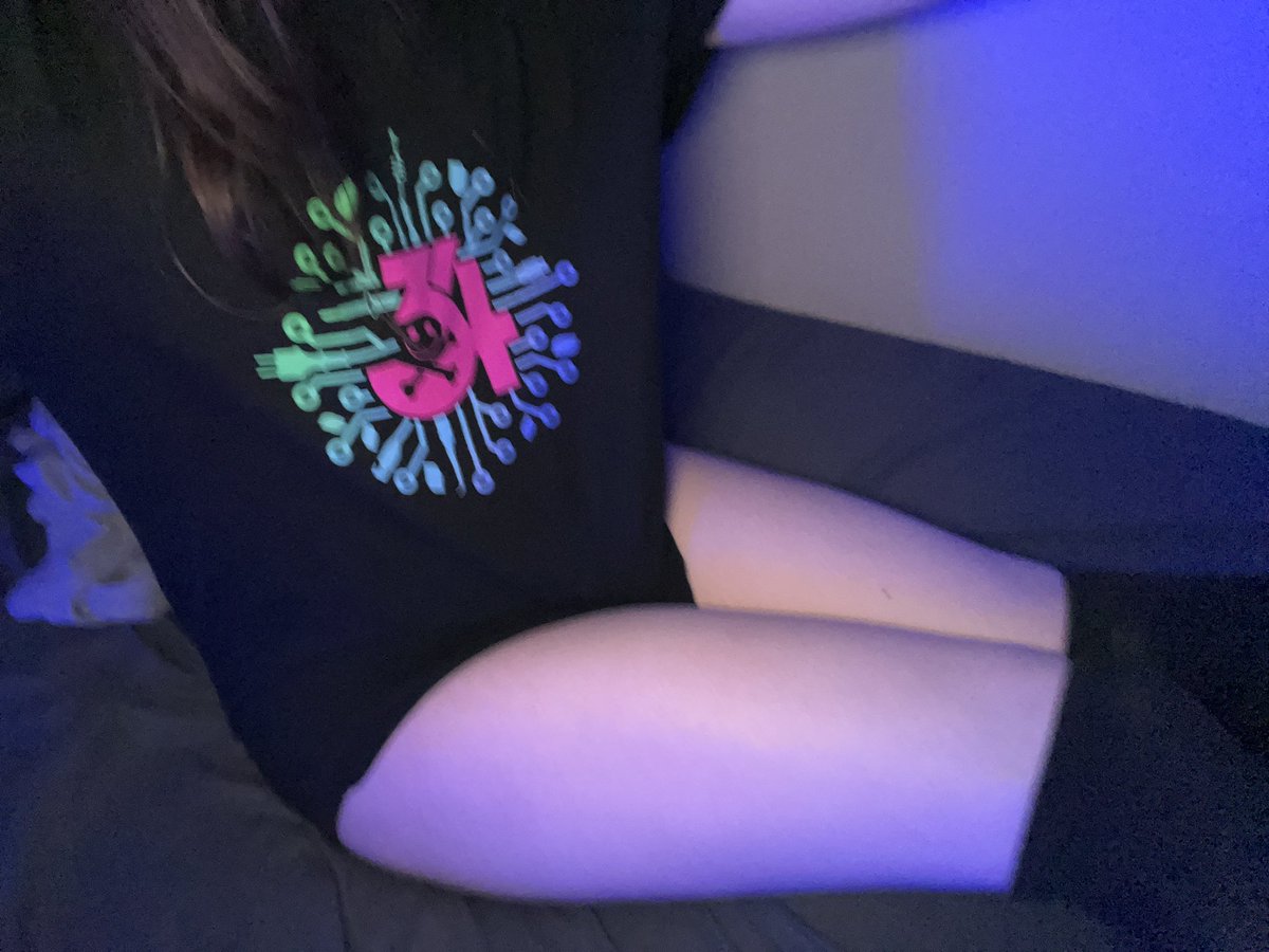 0_0fem's tweet photo. uhm hi >_< #femboy #thighs https://t.co/qrMZx3vAx7