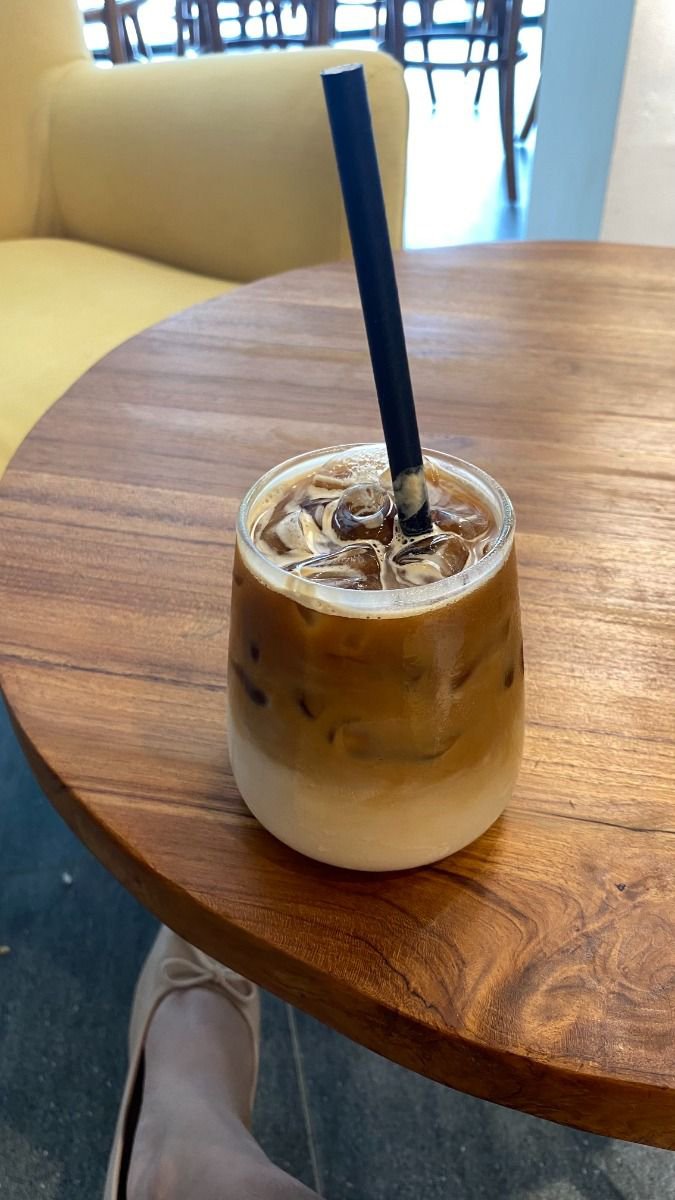 anaelanazs's tweet photo. ☕ O ceașcă de cafea și puțin timp pentru mine. 🤍
#Cafea #TimpPentruMine #Relaxare #Dimineața https://t.co/ODGaUHYJRY