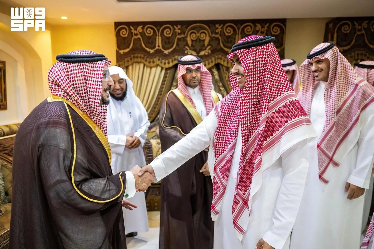 SPAregions's tweet photo. أمير منطقة القصيم يزور مفوض الإفتاء بمنطقتي القصيم وحائل
https://t.co/Nr0mciUeAV
#واس https://t.co/Vwku1ih4pX