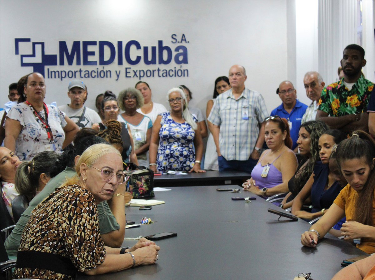 _MEDICuba's tweet photo. 🗓️ Hoy en MEDICuba  S.A., Asamblea para discutir el Convenio Colectivo. Diálogo, escucha y  participación. Aprobado por unanimidad y firmado por nuestro Presidente y  la Secretaria del Sindicato. Un paso más en unidad y transparencia.  ✊🇨🇺
#medicubasa https://t.co/TEfvr6CXoM