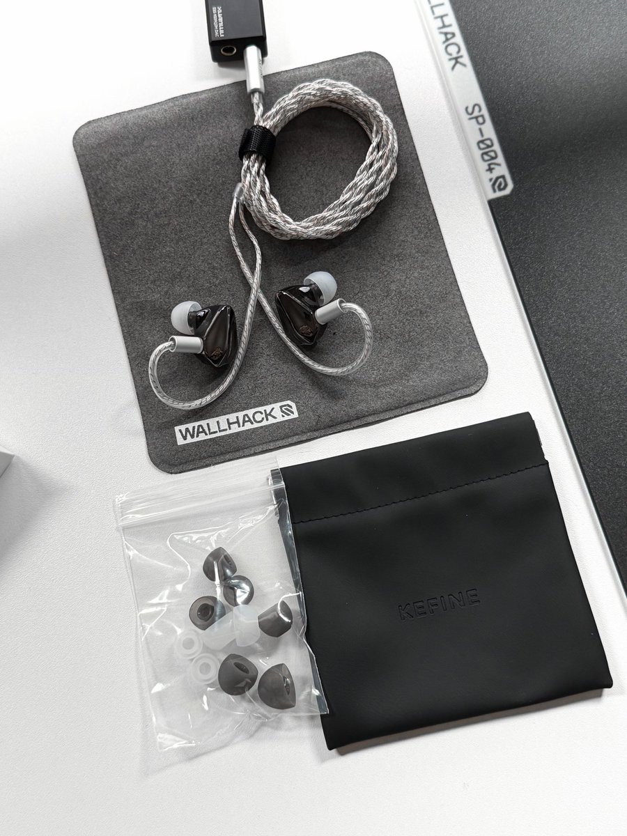xstrrl's tweet photo. Kefine Loric unboxing
Thank you @Linsoul_Audio 

#desksetup https://t.co/KDZIkYnM4h