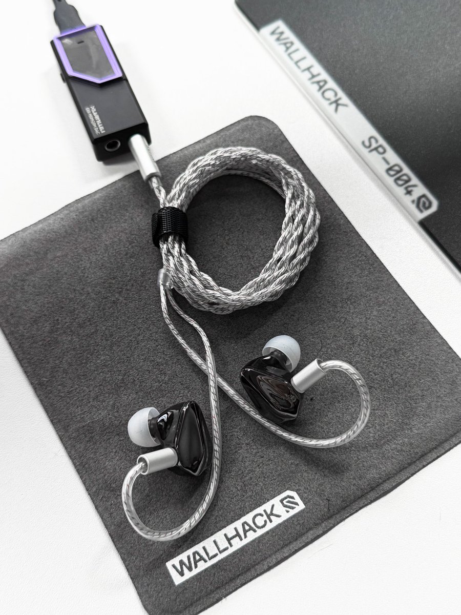 xstrrl's tweet photo. Kefine Loric unboxing
Thank you @Linsoul_Audio 

#desksetup https://t.co/KDZIkYnM4h