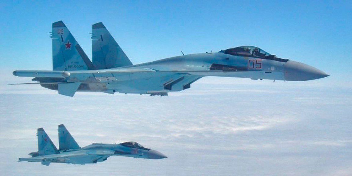 CasetaBosque's tweet photo. 🚨URGENTE: Fighterbomber, que es una fuente rusa 🇷🇺 estrechamente vinculada a la aviación militar, acaba de afirmar que dos cazas de combate rusos Su-35S 🇷🇺 “han colisionado” en la región de Kursk 🇷🇺.

La causa de la colisión es desconocida, aunque un piloto ruso 🇷🇺 murió. https://t.co/Ji3T3feghO