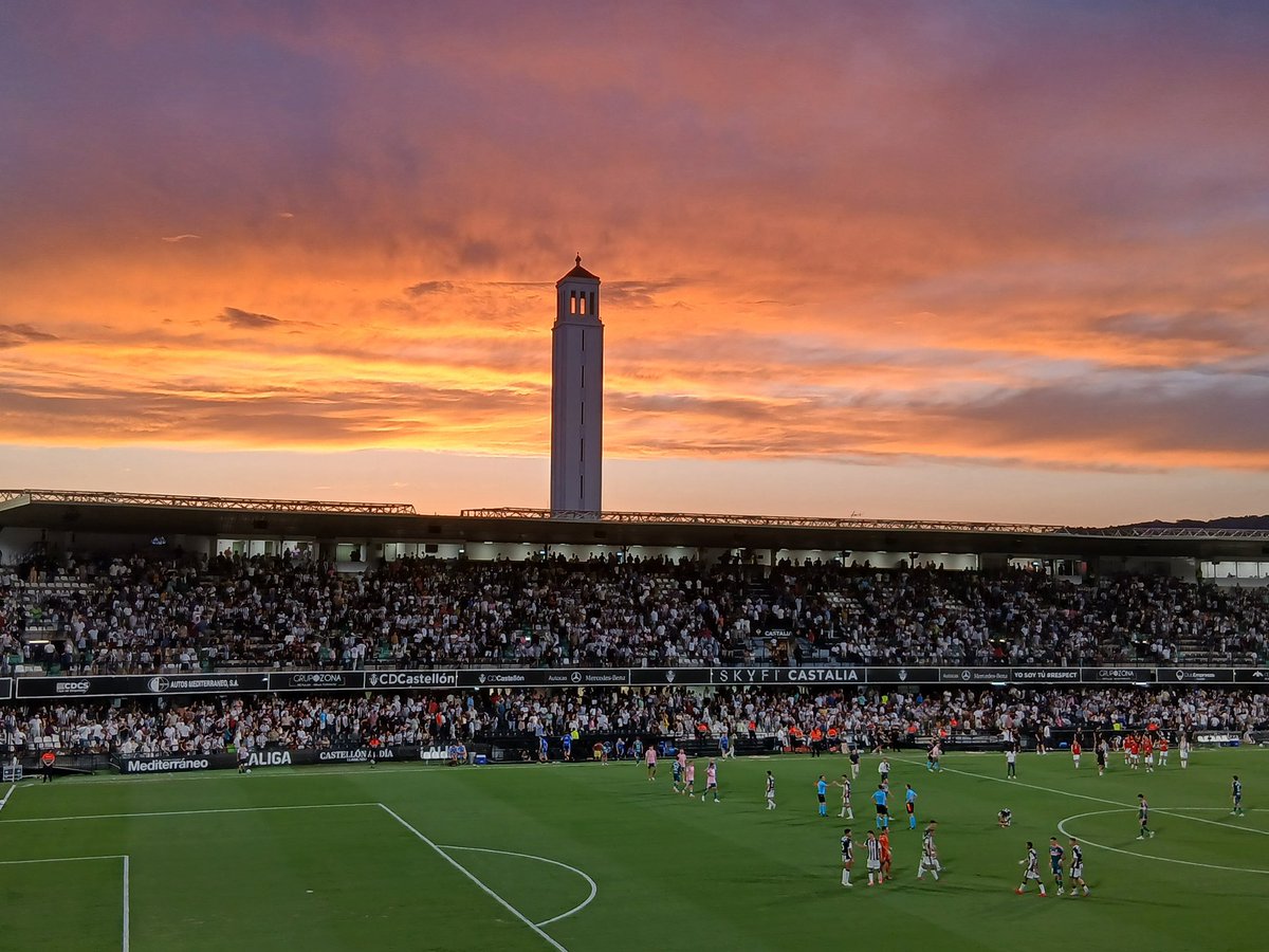 DiegoBarri8's tweet photo. Otra bonita tarde en el Skyfi Castalia 😁⚽️ https://t.co/G7cnU8vGw4