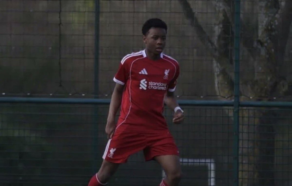 FabrizioRomano's tweet photo. 🚨🔴 Manchester United have completed deal to sign 16-year-old midfielder Isaac Konde from Liverpool, here we go!

All set for #MUFC move as formal steps have been completed in the last 24 hours. https://t.co/JoYA8BcjNF