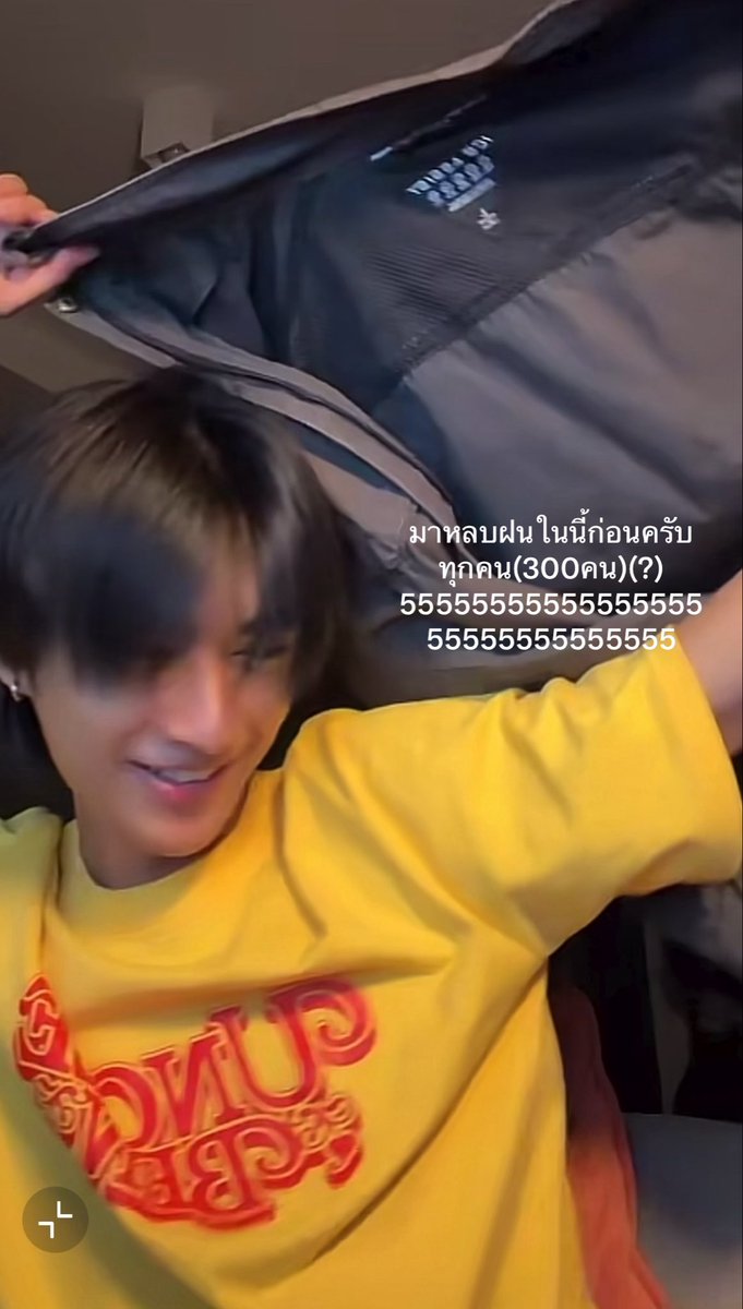 mvchlov3's tweet photo. เนียร์ : อยากทำแบบนี้ให้กับทุกคนมาก 
(วันบัสกิ้งที่ฝนตก) ☔️💧💧

** กางเสื้อให้เข้าไปหลบฝน 300คน(?) *
นี่ห์์์ หลบคับหลบ อย่างหล่อเลยน้องผม

ทำไมเป็นเด่กตลกขนาดนี้วะจุเนีย55555 664455665556665555555555565444556666554456666655555
#JUNIOR_VVV <3 #VVV_TRIPLEV https://t.co/2siZl7PFHU