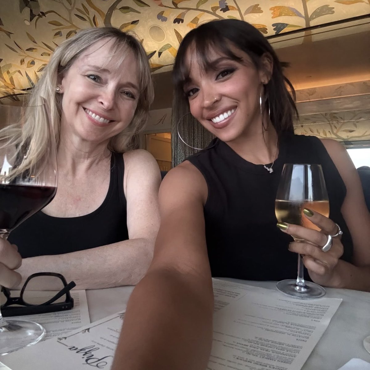 popstarmode's tweet photo. Tinashe and her mom look like twins.  they are so beautiful https://t.co/90o3e80Gvu