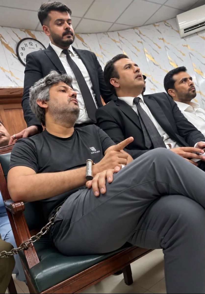 SalmanKNiazi1's tweet photo. A person who helped Pakistan exit the FATF Grey List is now implicated in more than 70 FIRs, being sent on 20-day remand by an Anti-Terrorism Court, and brought before the court in a mask and handcuffs.
This is how we treat people who work for their country. https://t.co/3sczFkDEY7