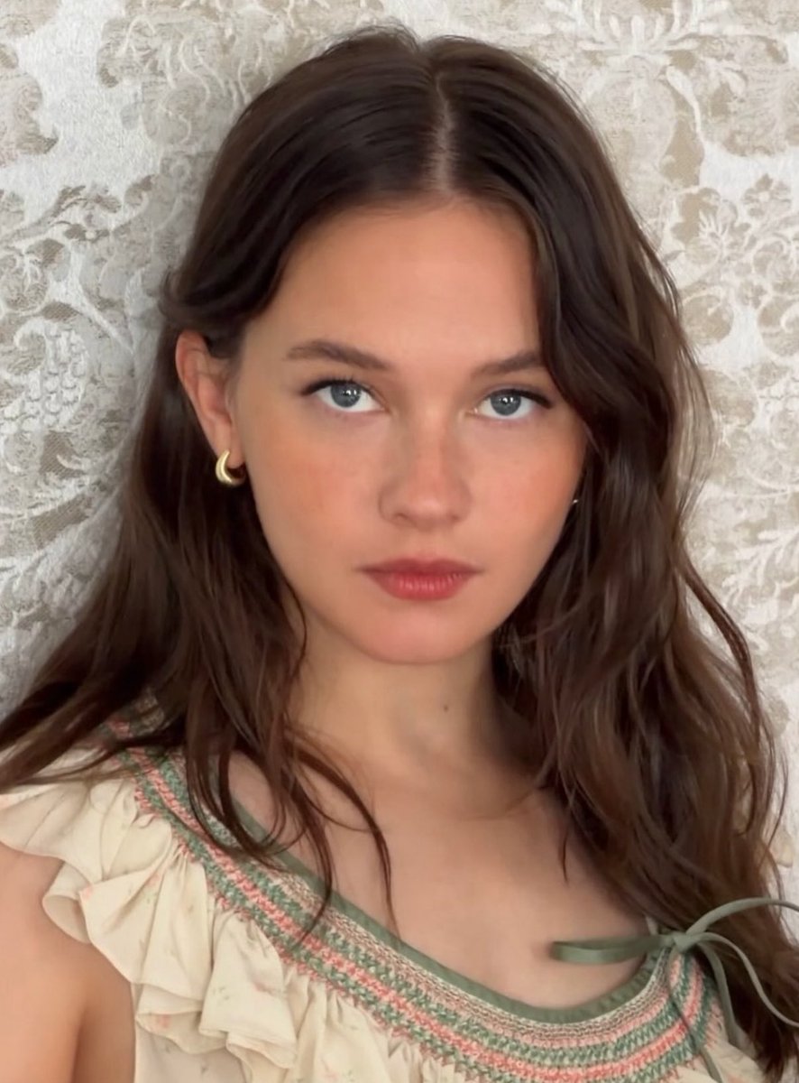 kendramerced's tweet photo. CAILEE SPAENY <3 https://t.co/dXNRsta8bg