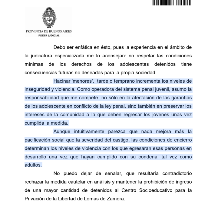 payitoweb's tweet photo. Contundente párrafo del fallo de la jueza que suspendió la baja de la edad de imputabilidad a 14 años: "Hacinar 'menores', tarde o temprano incrementa los niveles de inseguridad y violencia. Como operadora del sistema penal juvenil, asumo la responsabilidad que me compete no sólo en la afectación de las garantías de los adolescente en conflicto de la ley penal, sino también en preservar los intereses de la comunidad a la que deben regresar los jóvenes unas vez cumplida la medida".