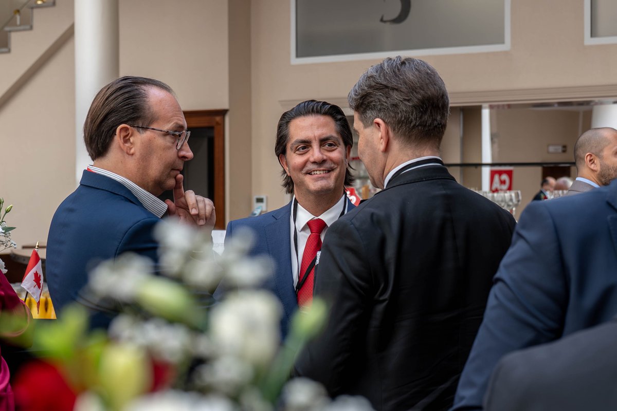 SDC_TCS's tweet photo. Le Canada en vedette au salon #MSPO2026. 

Cette année, en tant que pays à l’honneur, il aide les entreprises à établir des liens avec des partenaires internationaux et fait valoir son expertise en #défense et en sécurité, ainsi que son rôle de partenaire de confiance. https://t.co/uvxrx98Z3j